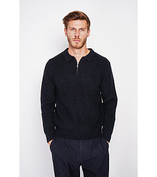 Мъжки пуловер в черно снимка