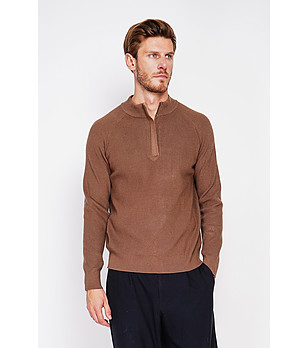 Кафяв мъжки пуловер снимка