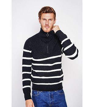 Мъжки пуловер в черно  на бяло райе снимка