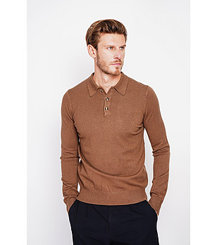 Мъжки пуловер с яка в кафяво снимка