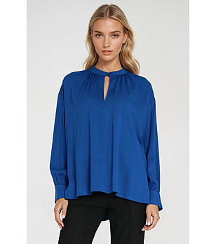 Синя дамска асиметрична оversize блуза снимка