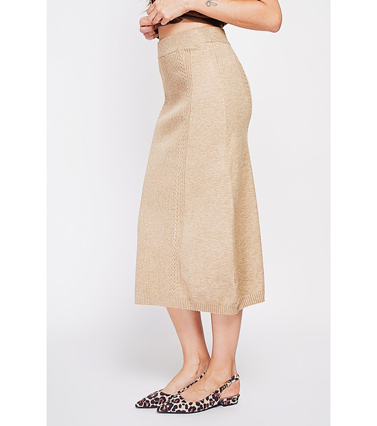 Бежова пола с висока талия снимка