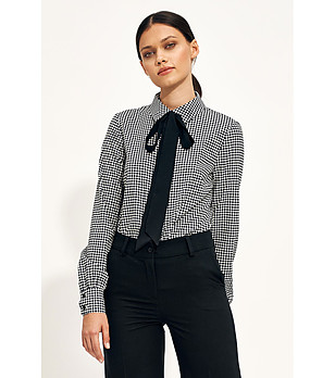 Дамска блуза в черно и бяло снимка