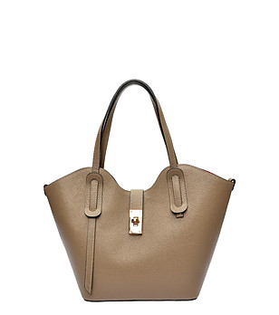 Дамска кожена чанта в цвят таупе с червен несесер снимка