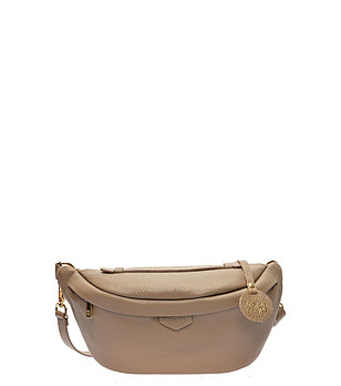 Дамска чанта в цвят таупе от естествена кожа снимка