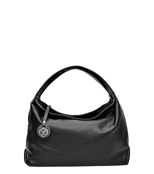 Дамска черна чанта от естествена кожа снимка