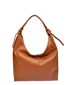 Кожена дамска чанта в цвят коняк снимка