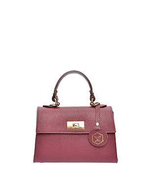 Малка кожена трапецовидна чанта в бордо снимка