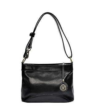 Дамска черна чанта от естествена кожа снимка