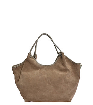 Дамска велурена чанта тип хобо в кафяво снимка