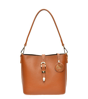 Дамска кожена чанта в цвят коняк снимка