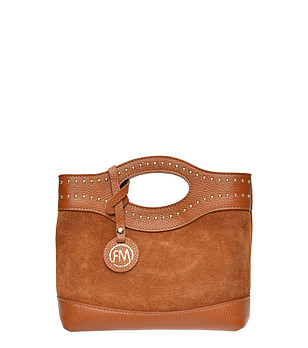 Кожена дамска чанта в цвят коняк снимка