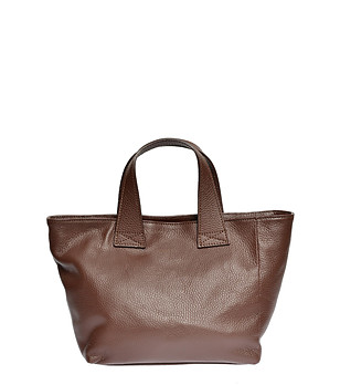 Кожена дамска чанта в кафяво снимка