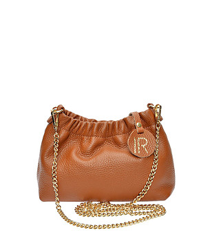 Дамска чанта от естествена кожа в цвят коняк снимка