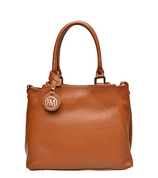 Дамска кожена чанта в цвят коняк снимка