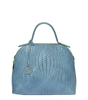 Дамска кожена чанта с релеф в светлосиньо Eliza снимка