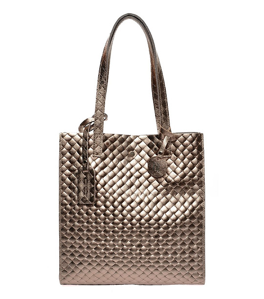 Кожена дамска чанта в бронзов нюанс снимка