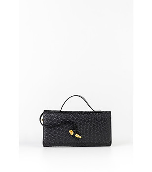 Черен дамски клъч с релеф Rina снимка