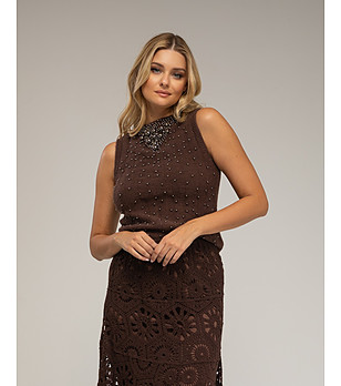 Кафяв топ с перли снимка