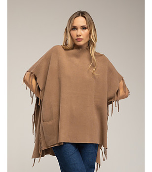 Елегантно дамско пончо в цвят камел снимка