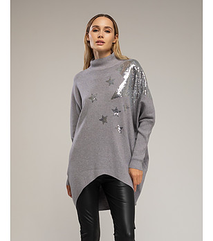 Дамски асиметричен пуловер в сиво със сребриста декорация снимка