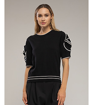 Черна дамска блуза с бели кантове снимка