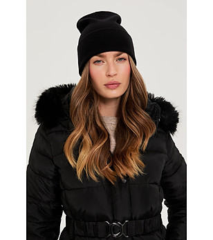 Дамска черна шапка с подгъв снимка