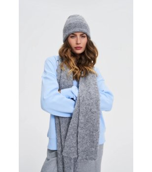 Дамска шапка в сив меланж снимка