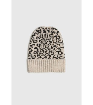 Дамска бежова шапка с животински шарки снимка