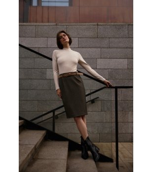 Бежова дамска блуза снимка