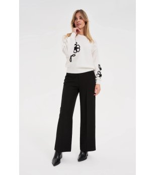 Дамски черни панталони с декорация снимка