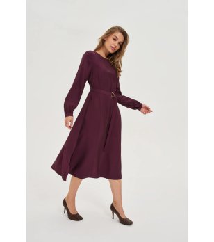 Рокля в бордо с колан снимка