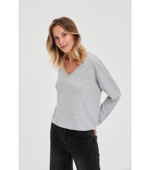 Дамски сив пуловер снимка