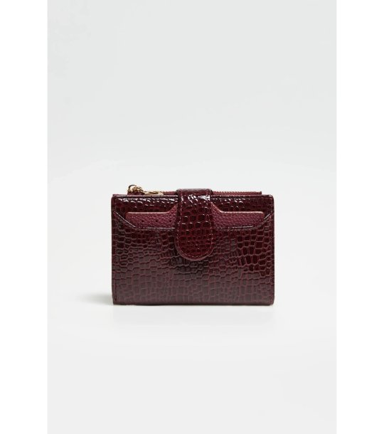 Дамски портфейл в бордо снимка