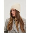 Дамска плетена зимна шапка в бежово-1 снимка