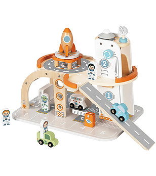 Дървен паркинг Космос снимка