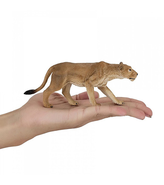 Фигурка Лъвица II снимка