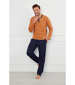 Мъжка памучна пижама Juliusz в цвят коняк и тъмносиньо снимка