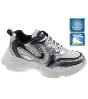 Бели маратонки с ултралека подметка снимка