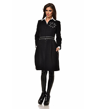 Черно дамско вълнено палто с декорация снимка