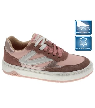 Розови сникърси с връзки снимка