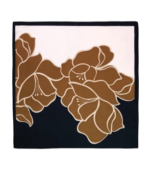 Сатенен шал в черно и светлокафяво с мотиви Poppy снимка