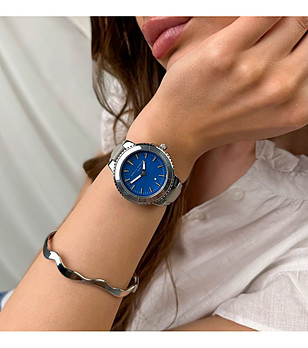 Сребрист часовник с кожена сива каишка AQUELLE снимка