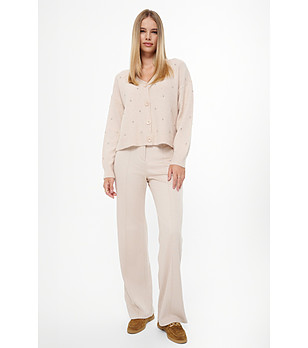 Светлобежов кардиган с камъчета с вълна снимка