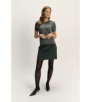 Къса тъмнозелена велурена пола снимка