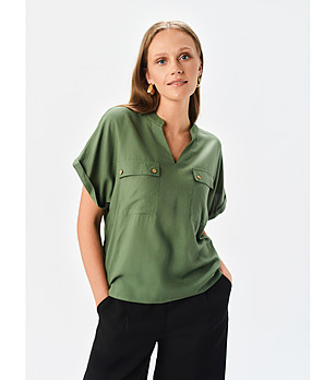 Дамска блуза в маслинено зелено с джобове снимка