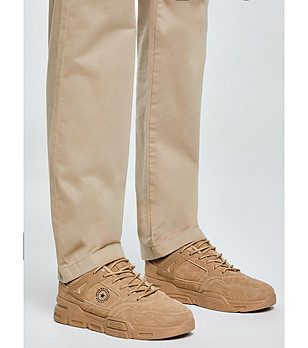 Мъжки маратонки в бежово снимка