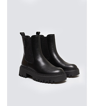 Черни дамски боти от естествена кожа снимка