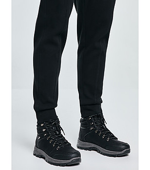 Мъжки туристически обувки в черно  снимка