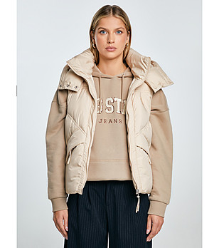 Бежова капитонирана грейка с качулка ENIFATA снимка